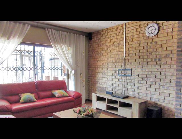 4 BEDROOM HOUSE FOR SALE IN GLENVISTA